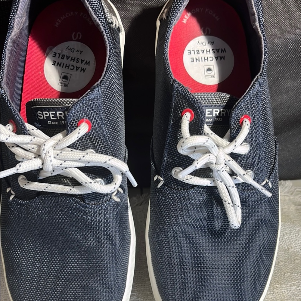 Sperry Navy canvas Casual Shoes size 5M men’s, or size 7-71/2 woman’s Un…